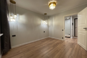 <h3><span style="color: #ADD8E6;">ANNI,</span> <span style="color: #fff;">LASNAMÄE</span></h3>